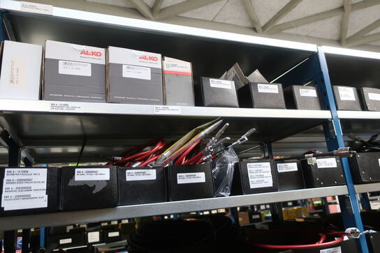 22 fag lagerreoler med indhold