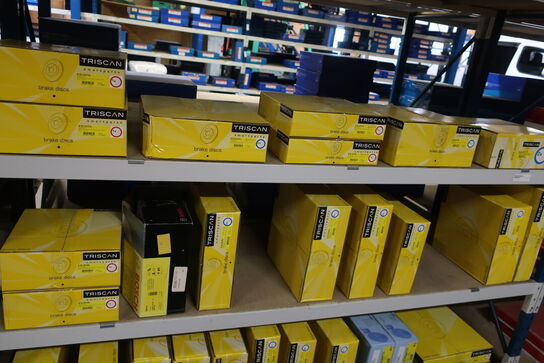 8 fag lagerreoler med indhold