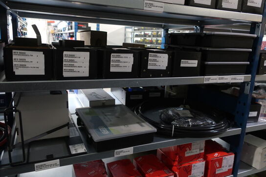 12 fag lagerreol med indhold