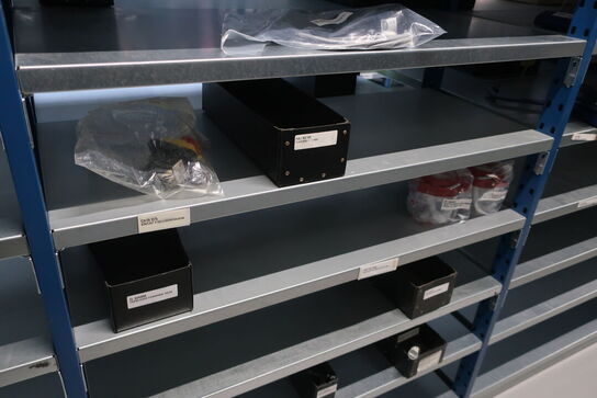 22 fag lagerreoler med indhold