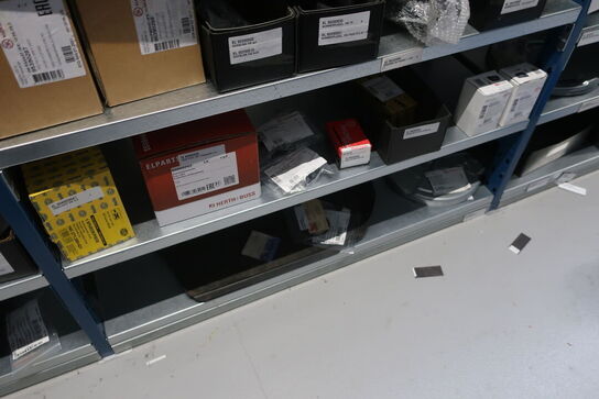 22 fag lagerreoler med indhold