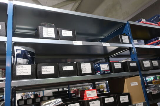 22 fag lagerreoler med indhold