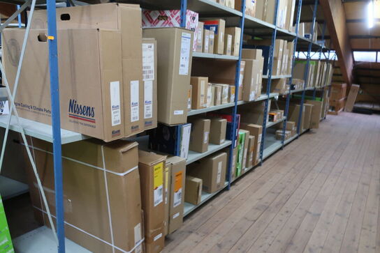 Diverse varelager samt reoler det står på 