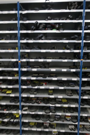 8 fag lagerreoler med indhold