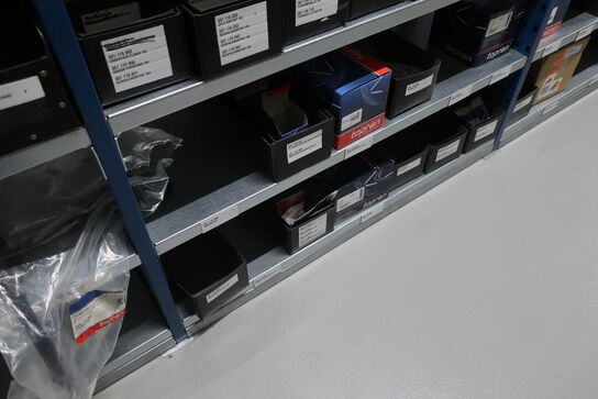 22 fag lagerreoler med indhold