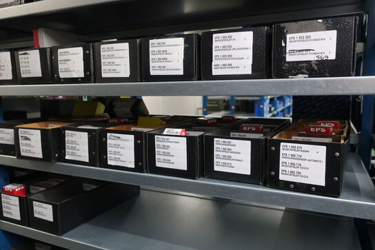 12 fag lagerreol med indhold