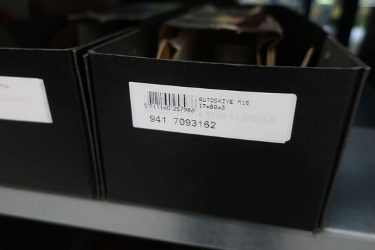 26 fag lagerreoler med indhold