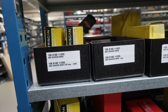 6 fag lagerreoler med indhold