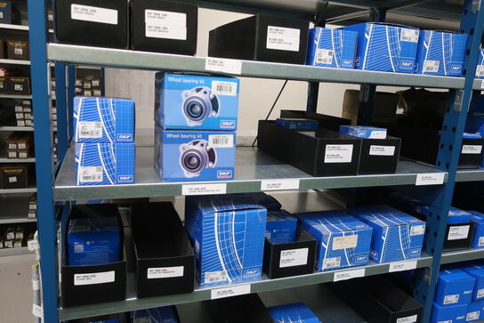 26 fag lagerreoler med indhold