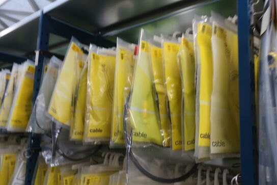 26 fag lagerreoler med indhold