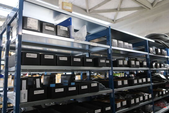 22 fag lagerreoler med indhold