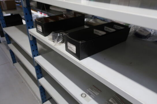 12 fag lagerreoler med indhold 