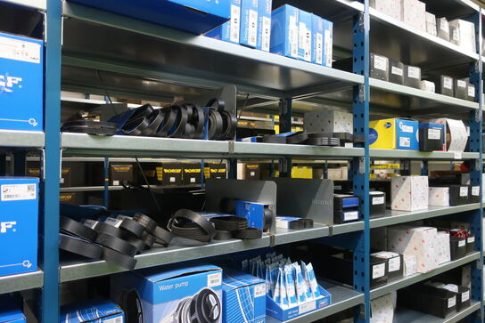 26 fag lagerreoler med indhold