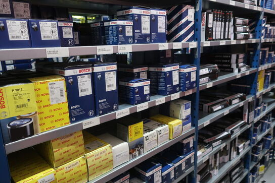 12 fag lagerreol med indhold