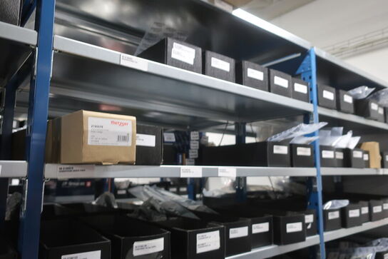 12 fag lagerreol med indhold