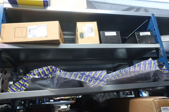 22 fag lagerreoler med indhold