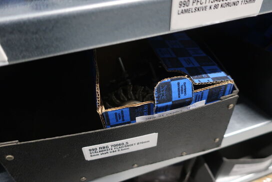 22 fag lagerreoler med indhold