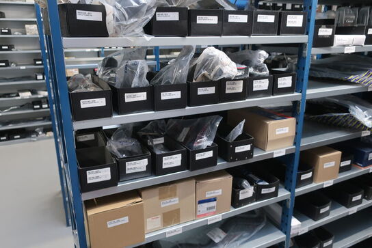 12 fag lagerreol med indhold