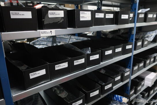 12 fag lagerreol med indhold