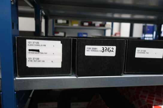 24 fag lagerreoler med indhold