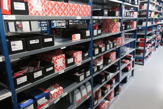 24 fag lagerreoler med indhold