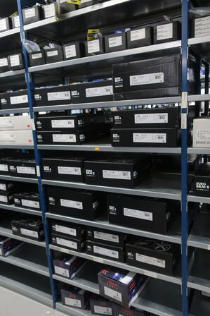 30 fag lagerreoler med indhold