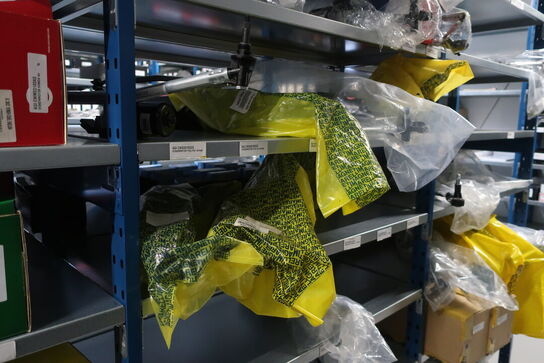 22 fag lagerreoler med indhold