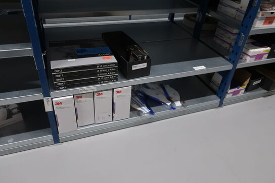 22 fag lagerreoler med indhold