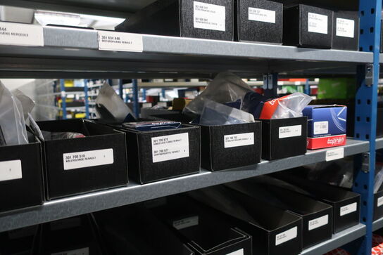 22 fag lagerreoler med indhold