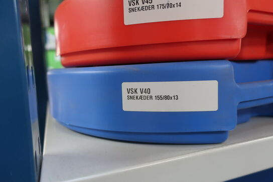 12 fag lagerreoler med indhold 