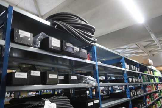 22 fag lagerreoler med indhold