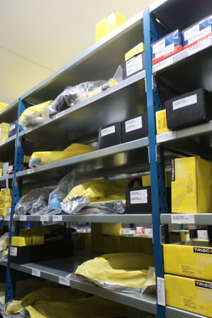 20 fag lagerreoler med indhold