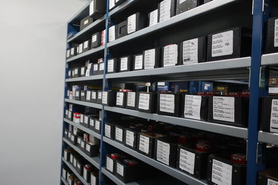 12 fag lagerreol med indhold