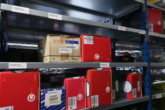 22 fag lagerreoler med indhold