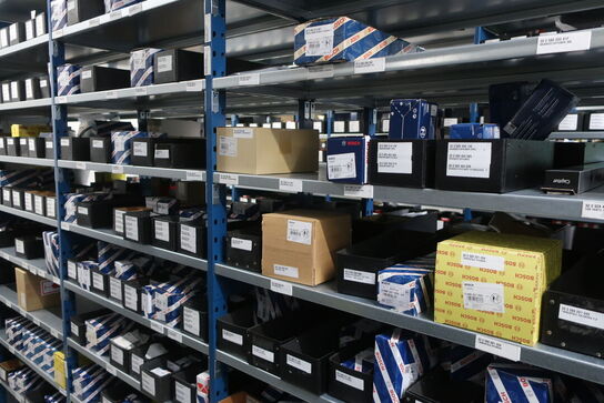 12 fag lagerreol med indhold