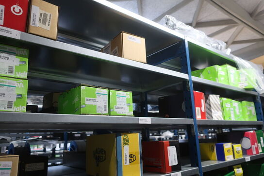 22 fag lagerreoler med indhold