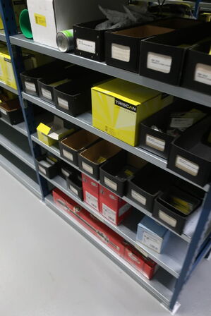 20 fag lagerreoler med indhold