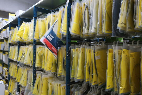 26 fag lagerreoler med indhold