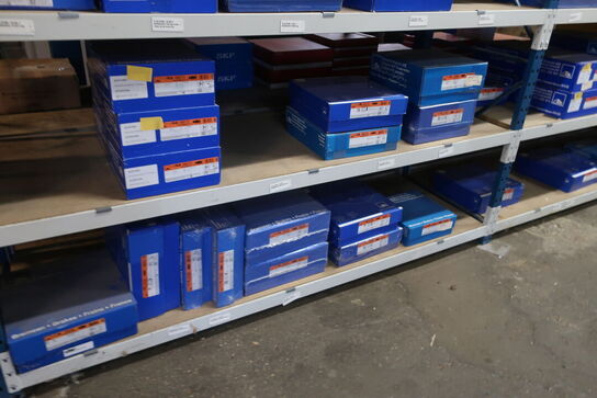 8 fag lagerreoler med indhold