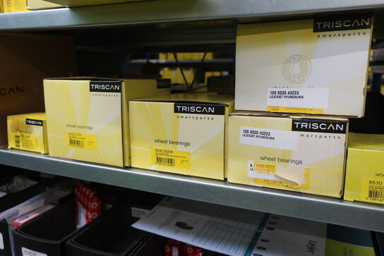 26 fag lagerreoler med indhold