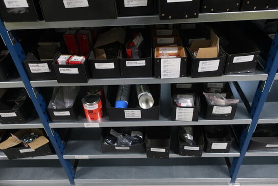 26 fag lagerreoler med indhold