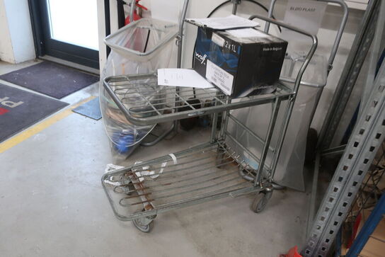 Vogn samt 2 stk. skraldestativer