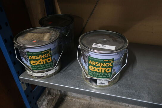 2 fag lagerreoler med indhold