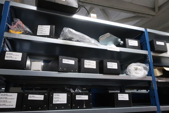 22 fag lagerreoler med indhold