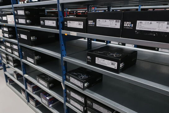 30 fag lagerreoler med indhold