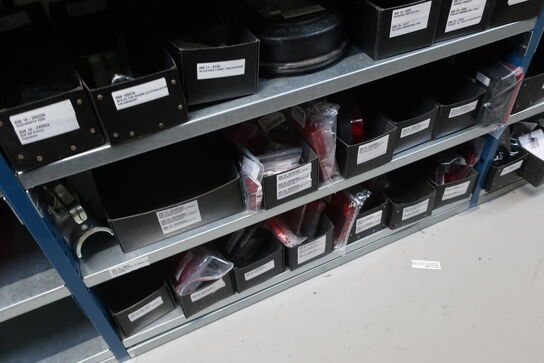 22 fag lagerreoler med indhold