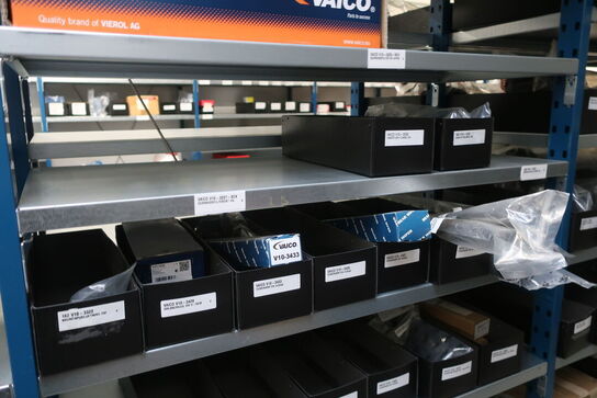 12 fag lagerreol med indhold