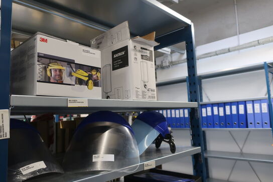 22 fag lagerreoler med indhold