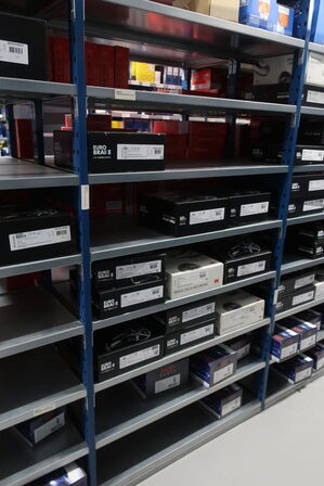 22 fag lagerreoler med indhold