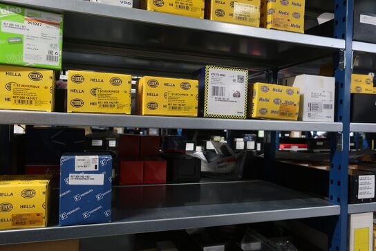 22 fag lagerreoler med indhold